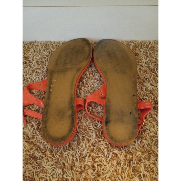 Guess Factory Carmela Salmon Pink T-Strap Sandals - Picture 3 of 3